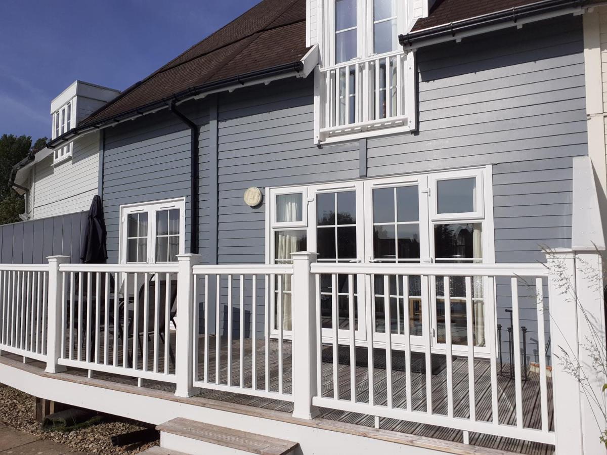 Nyhavn Lakeside Cottage サイレンセスター エクステリア 写真